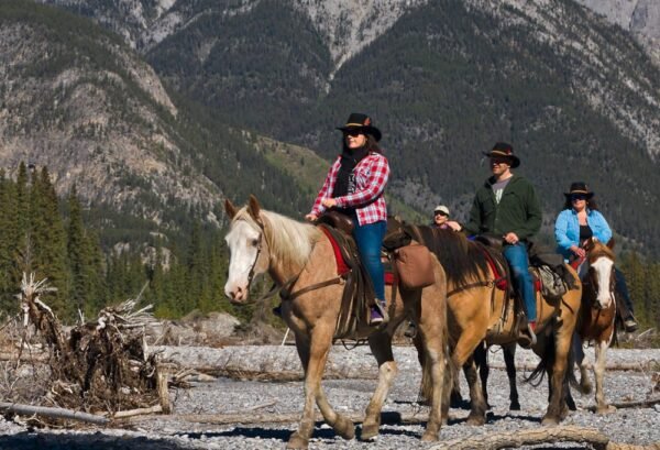 Paardrijden in de Rocky Mountains - lastminute vakantie aanbiedingen