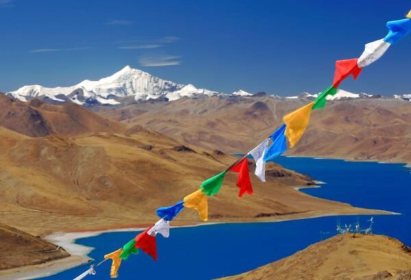 Tibet: Gebedsvlaggen in de Wind - lastminute vakantie aanbiedingen