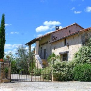 Vakantiehuis in La Chapelle-Faucher met zwembad